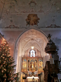 Kirche-innen-Weihnachstsbaum